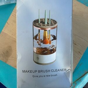 NWT Electric Makeup Brush Cleaner
